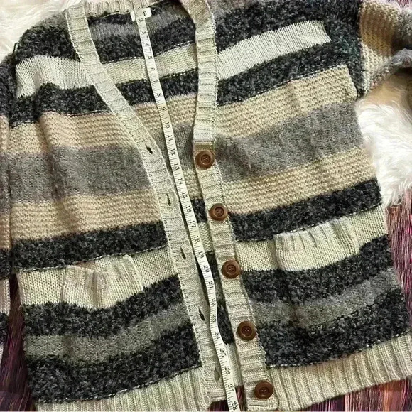 BKE Nubby Striped Cardigan
Sweater Size S - Picture 9 of 10